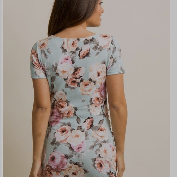 PinkBlush Light Blue Rose Floral Fitted
Maternity Dress Size Medium - Picture 4 of 8